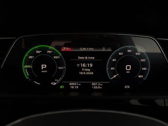 Audi e-tron 50 Technik quattro 71.2kWh (11kW Charger) (313 ps) - ADJUSTABLE 
