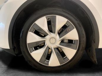 Tesla Model Y SUV RWD (346 ps) - HEATED STEERING - WIFI - BLIND SPOT ASSIST