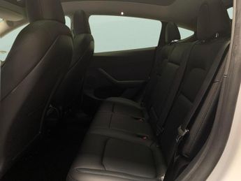 Tesla Model Y SUV RWD (346 ps) - HEATED STEERING - WIFI - BLIND SPOT ASSIST