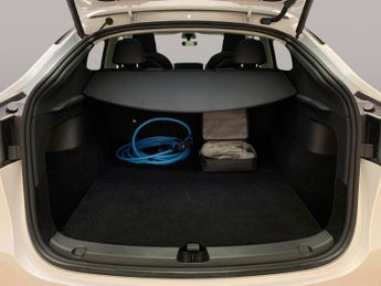 Tesla Model Y SUV RWD (346 ps) - HEATED STEERING - WIFI - BLIND SPOT ASSIST