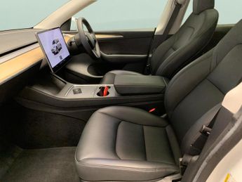 Tesla Model Y SUV RWD (346 ps) - HEATED STEERING - WIFI - BLIND SPOT ASSIST