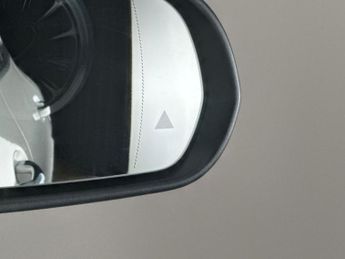 Mercedes-Benz EQA EQA 250+ 70.5kWh AMG Line (Premium) (190 ps) - ADAPTIVE LIGHTS