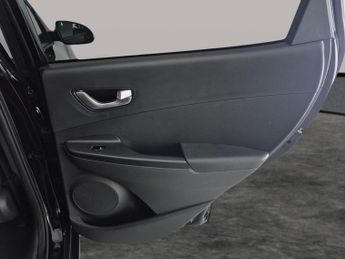 Hyundai Kona 64kWh Premium (10.5kW Charger) (204 ps) - KEYLESS ENTRY - LED - 