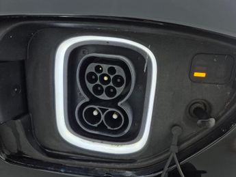 Hyundai Kona 64kWh Premium (10.5kW Charger) (204 ps) - KEYLESS ENTRY - LED - 