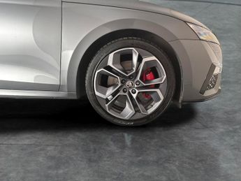 Skoda Octavia 2.0 TDI vRS DSG (200 ps) - BLUETOOTH - PARK SENSORS - DAB