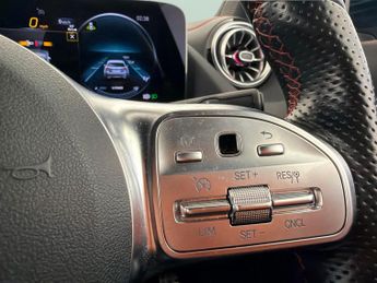 Mercedes-Benz EQA EQA 250+ 70.5kWh AMG Line (Premium) (190 ps) - ADAPTIVE LIGHTS