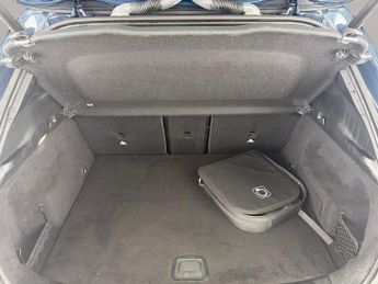 Mercedes-Benz EQA EQA 250+ 70.5kWh AMG Line (Premium) (190 ps) - ADAPTIVE LIGHTS