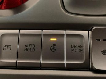 Hyundai Kona 64kWh Premium (10.5kW Charger) (204 ps) - HEATED SEATS - HEATED 
