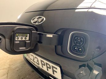 Hyundai Kona 64kWh Premium (10.5kW Charger) (204 ps) - HEATED SEATS - HEATED 