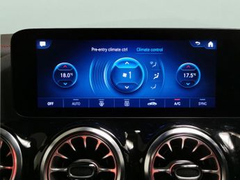 Mercedes-Benz EQA EQA 300 66.5kWh AMG Line 4MATIC (228 ps) - ADAPTIVE LIGHTS - HEA