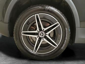 Mercedes-Benz EQA EQA 300 66.5kWh AMG Line 4MATIC (228 ps) - ADAPTIVE LIGHTS - HEA