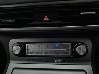 Hyundai Kona 64kWh Premium (10.5kW Charger) (204 ps) - KEYLESS ENTRY - LED - 