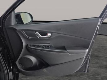 Hyundai Kona 64kWh Premium (10.5kW Charger) (204 ps) - KEYLESS ENTRY - LED - 