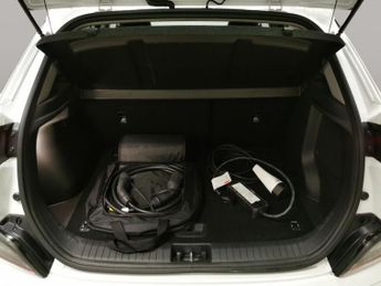 Hyundai Kona 64kWh Premium (10.5kW Charger) (204 ps) - HEATED SEATS - HEATED 