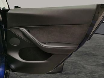 Tesla Model Y (Dual Motor) Long Range 4WDE (384 bhp) - HEATED STEERING