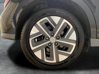 Hyundai Kona 64kWh Premium (10.5kW Charger) (204 ps) - HEATED SEATS - HEATED 