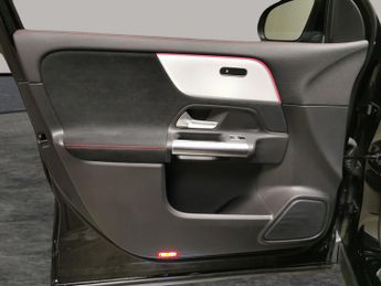 Mercedes-Benz EQA EQA 300 66.5kWh AMG Line 4MATIC (228 ps) - ADAPTIVE LIGHTS - HEA