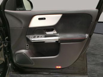 Mercedes-Benz EQA EQA 300 66.5kWh AMG Line 4MATIC (228 ps) - ADAPTIVE LIGHTS - HEA