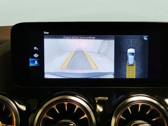 Mercedes-Benz EQA EQA 300 66.5kWh AMG Line 4MATIC (228 ps) - ADAPTIVE LIGHTS - HEA