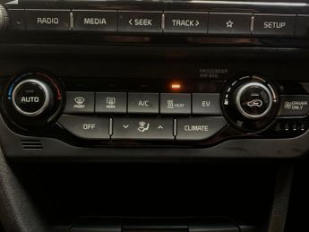 Kia Niro 64kWh 2 (201 bhp) - CRUISE - PADDLE SHIFT - 17IN ALLOYS