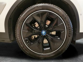BMW iX3 80kWh Premier Edition Pro (286 ps) - HUD - PARK ASSIST - HK AUDI
