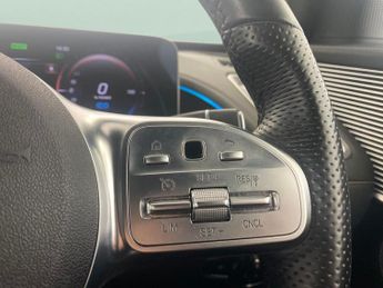 Mercedes-Benz EQC EQC 400 80kWh AMG Line 4MATIC (408 ps) - HEATED LEATHER - COMFOR