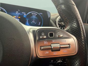 Mercedes-Benz EQA EQA 250+ 70.5kWh AMG Line (190 ps) - ADAPTIVE LIGHTS - HEATED LE