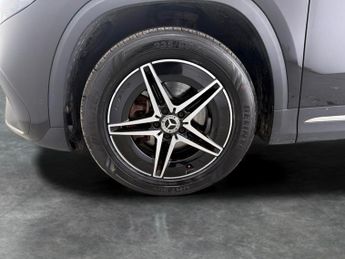 Mercedes-Benz EQA EQA 250+ 70.5kWh AMG Line (190 ps) - ADAPTIVE LIGHTS - HEATED LE