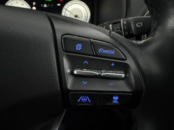 Hyundai Kona 64kWh Premium (10.5kW Charger) (204 ps) - REVERSE CAM - NAV - HE