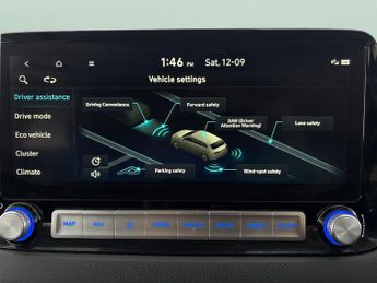 Hyundai Kona 64kWh Premium (10.5kW Charger) (204 ps) - REVERSE CAM - NAV - HE