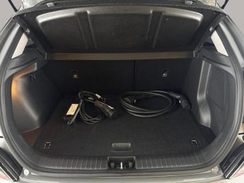 Hyundai Kona 64kWh Premium (10.5kW Charger) (204 ps) - REVERSE CAM - NAV - HE