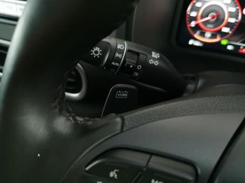 Hyundai Kona 39kWh Premium (10.5kW Charger) (136 ps) - KEYLESS ENTRY - LED - 