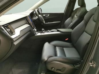 Volvo XC60 2.0h T6 Recharge 18.8kWh Plus Plug-in AWD (350 ps) - ADAPT CRUIS