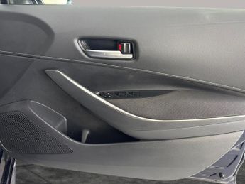 Toyota Corolla 1.8 VVT-h Icon CVT (140 ps) - HEATED SEATS - LANE DEPARTURE ALER
