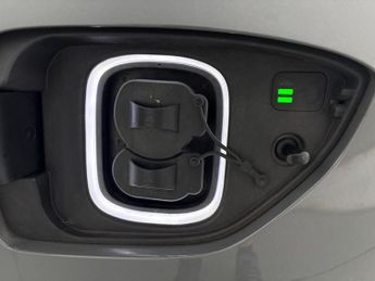 Hyundai Kona 64kWh Premium (10.5kW Charger) (204 ps) - REVERSE CAM - NAV - HE