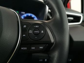 Toyota Corolla 1.8 VVT-h Design Touring Sports CVT (140 ps) - REVERSE CAM - NAV