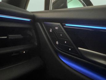 Porsche Macan 100kWh (360 ps) APPLE CARPLAY - REV CAM - WIRELESS CHARGER