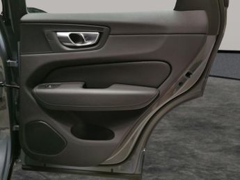 Volvo XC60 2.0h T6 Recharge 18.8kWh Plus Plug-in AWD (350 ps) - ADAPT CRUIS