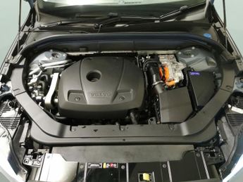 Volvo XC60 2.0h T6 Recharge 18.8kWh Plus Plug-in AWD (350 ps) - ADAPT CRUIS