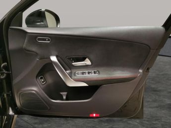 Mercedes-Benz A Class 1.3 A250e 15.6kWh AMG Line Plug-in 8G-DCT (218 ps) - NAV - COMFO