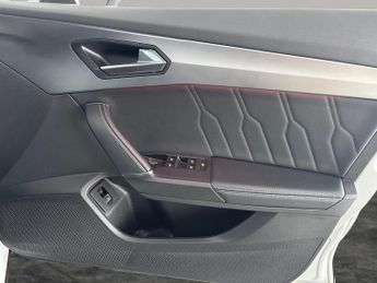 Cupra Formentor 1.4 eHybrid 12.8kWh V1 Plug-in DSG (204 ps) - KEYLESS ENTRY - LE