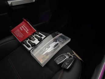 Mercedes-Benz EQB EQB 300 66.5kWh AMG Line 4MATIC (228 ps) - HEATED LEATHER - MIRR