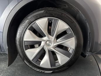 Tesla Model Y (Dual Motor) Long Range 4WDE (384 bhp) - HEATED STEERING - WIFI