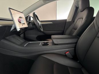 Tesla Model Y (Dual Motor) Long Range 4WDE (384 bhp) - HEATED STEERING - WIFI