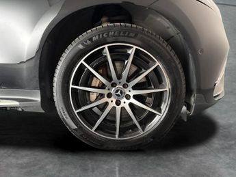 Mercedes-Benz EQC EQC 400 80kWh AMG Line 4MATIC (408 ps) - HEATED LEATHER - COMFOR