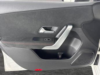 Mercedes-Benz A Class 1.5 A180d AMG Line 7G-DCT (116 ps) - REVERSE CAM - ALCANTARA - C