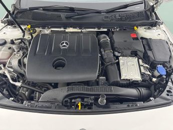 Mercedes-Benz A Class 1.5 A180d AMG Line 7G-DCT (116 ps) - REVERSE CAM - ALCANTARA - C