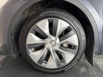 Tesla Model Y (Dual Motor) Long Range 4WDE (384 bhp) - HEATED STEERING - WIFI