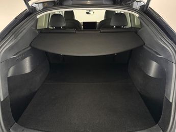 Tesla Model Y (Dual Motor) Long Range 4WDE (384 bhp) - HEATED STEERING - WIFI