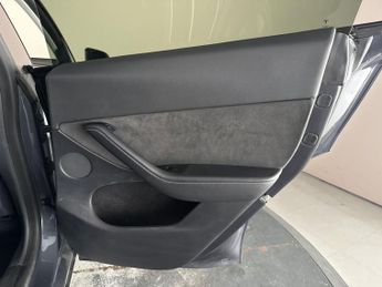 Tesla Model Y (Dual Motor) Long Range 4WDE (384 bhp) - HEATED STEERING - WIFI